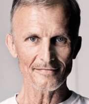 Jonathan Hyde